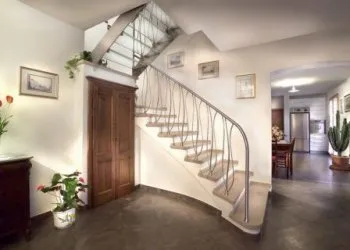 интересные варианты дизайна холла с лестницей в частном доме — освещаем подробно. дизайн холла в частном доме с лестницей. 14