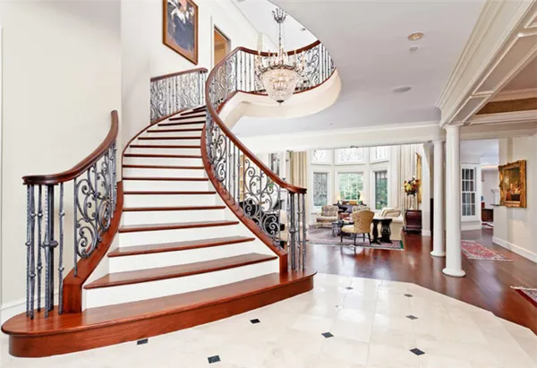 интересные варианты дизайна холла с лестницей в частном доме — освещаем подробно. дизайн холла в частном доме с лестницей. 24