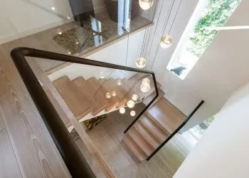интересные варианты дизайна холла с лестницей в частном доме — освещаем подробно. дизайн холла в частном доме с лестницей. 15