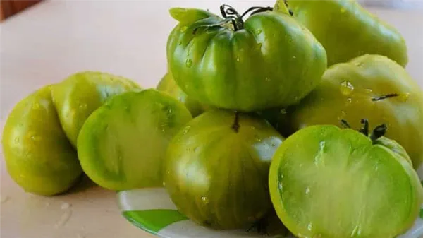 сорт с экзотическим вкусом и удивительным внешним видом - томат 