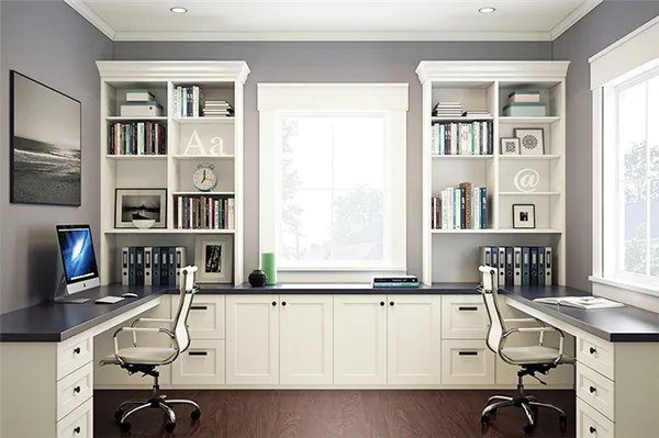 при наличии места в комнате можно установить стол в форме буквы «п», возле одного или двух окон
