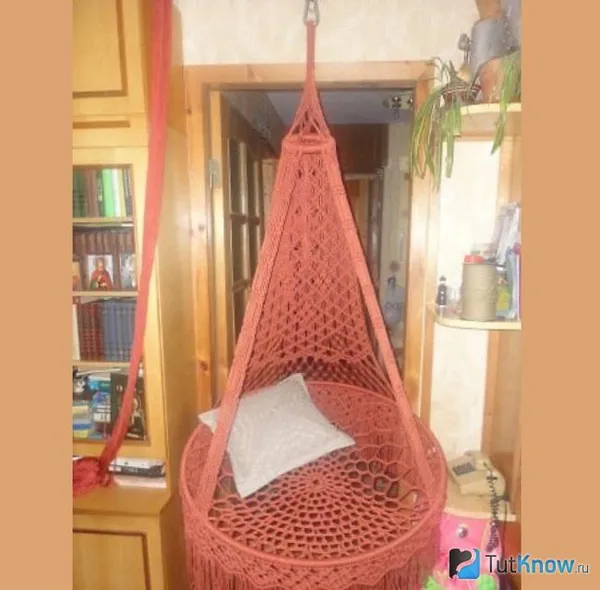 усложнённый вариант плетенного подвесного кресла-гамака