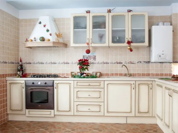 фартук из плитки на кухню: советы по выбору, дизайн, фото в интерьере. плитка на кухню на стену фото. 25