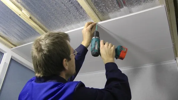 как крепить пластиковые панели к потолку – инструкция по монтажу. как крепить пластиковые панели к потолку. 23
