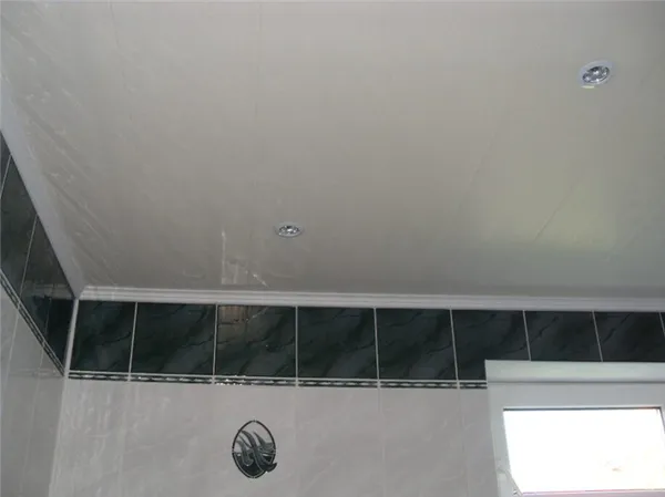 как обшить потолок пластиковыми панелями в ванной. потолок в ванной из пластиковых панелей. 5