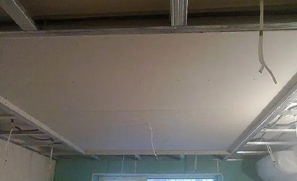 двухуровневый потолок из гипсокартона с подсветкой