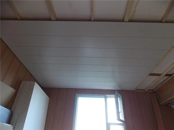 панели для потолка в деревянном доме