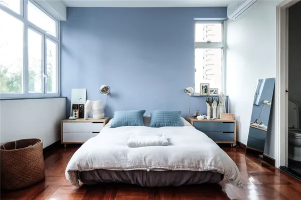 обои синего цвета в интерьере: варианты сочетания, новинки дизайна, выбор штор, а также реальные фото. синие обои в комнате. 29