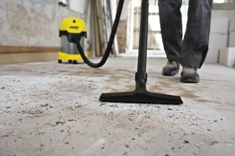 перед проведением дальнейших работ, бетонную поверхность следует очистить