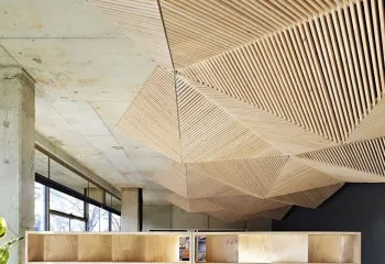 реечный деревянный потолок своими руками с подсветкой и фото отделки. потолок из деревянных реек. 4