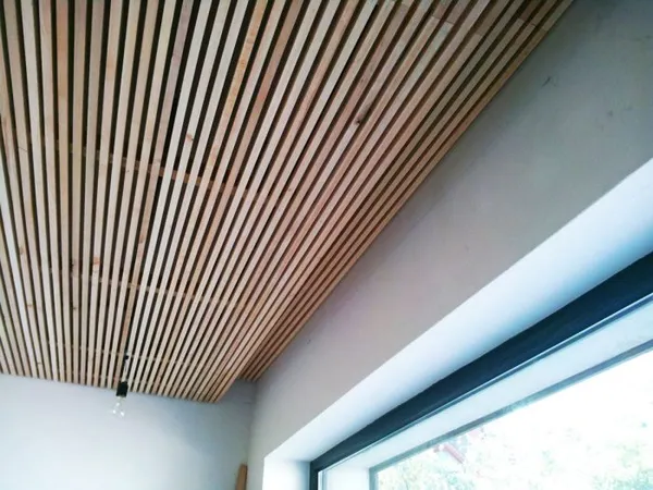 потолок из деревянных реек