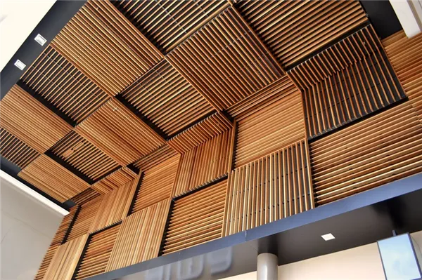 реечный деревянный потолок своими руками с подсветкой и фото отделки. потолок из деревянных реек. 3