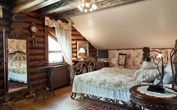 спальня в деревянном доме кантри
