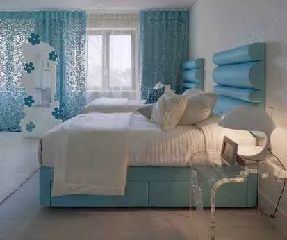 бело-голубая спальня