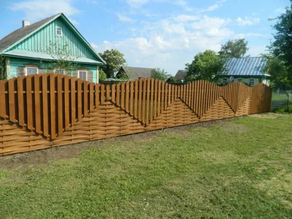 забор из деревянного штакетника: чертежи, установка, фото, видео