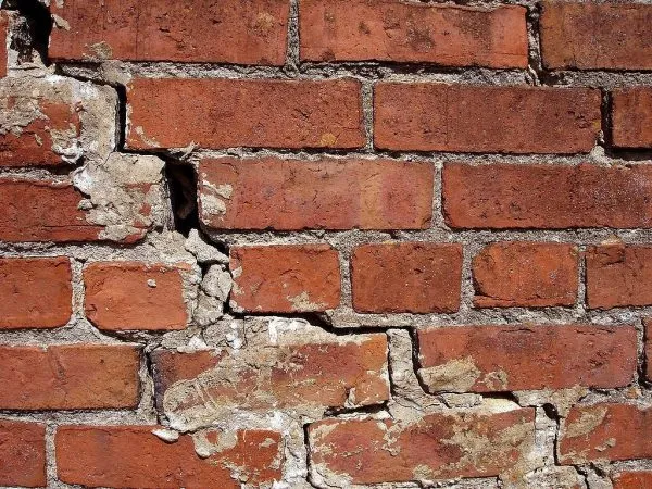 простая заделка трещин в кирпичных и бетонных стенах: пошаговая инструкция. заделка трещин в кирпичных стенах. 3