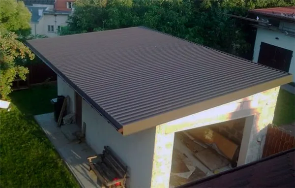 односкатная крыша для гаража из профнастила