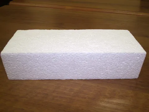 на сегодняшний день пенопласт является самым простым и дешёвым материалом для утепления стен