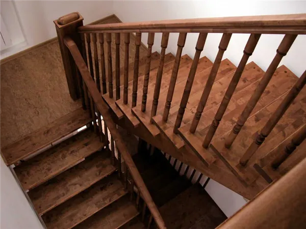 простая двухмаршевая лестница