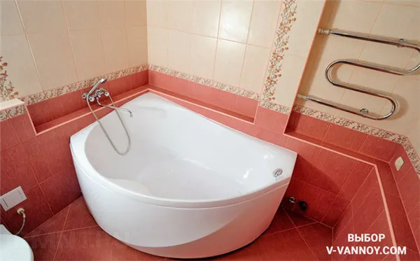 радиальное очертание ванной позволит безопасному движению в помещении. в таком санузле вы точно не ударитесь о выступающий угол.