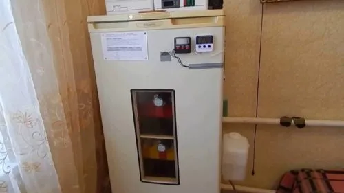инкубатор из холодильника