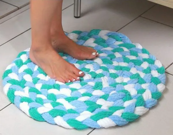 как сделать коврик для ванной своими руками?