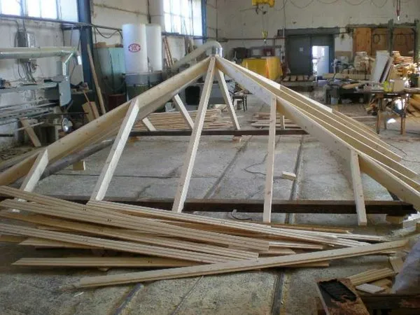 стропильная система 4 скатной вальмовой крыши собрана 