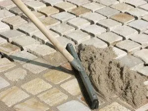 технология укладки тротуарной плитки и брусчатки на песок своими руками. укладка тротуарной плитки на песок. 13