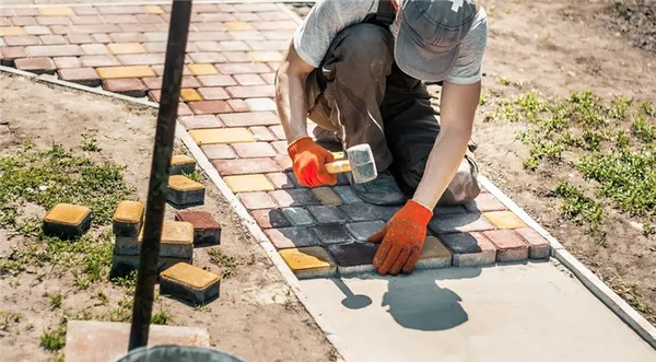 как положить тротуарную плитку на даче: подробная инструкция