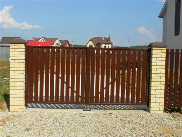 забор из металлического штакетника (евроштакетника) своими руками. забор из металлического штакетника фото. 27