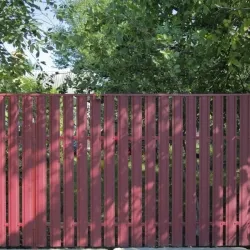 забор из металлического штакетника (евроштакетника) своими руками. забор из металлического штакетника фото. 34
