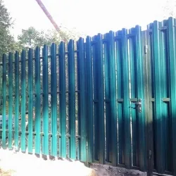 забор из металлического штакетника (евроштакетника) своими руками. забор из металлического штакетника фото. 29