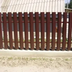 забор из металлического штакетника (евроштакетника) своими руками. забор из металлического штакетника фото. 31