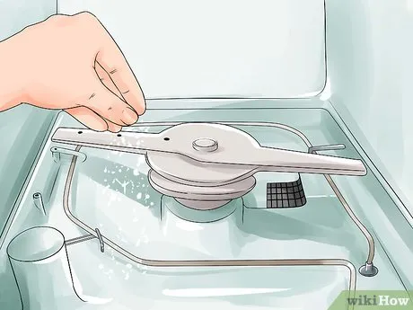 изображение с названием clean a smelly dishwasher step 7