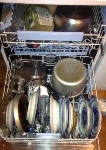 как правильно загружать посуду в посудомоечную машину: правила эксплуатации посудомойки. как правильно загружать посуду в посудомоечную машину. 5