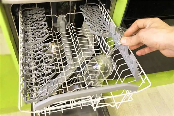 как ставить бокалы в посудомойку