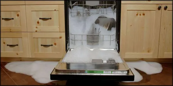 течет из посудомоечной машины