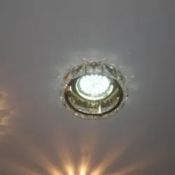 как расположить на натяжном потолке светильники. точечные светильники для натяжных потолков фото. 7