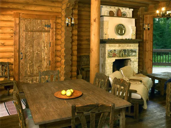 камин или печь - обязательный элемент внутри деревенского дома