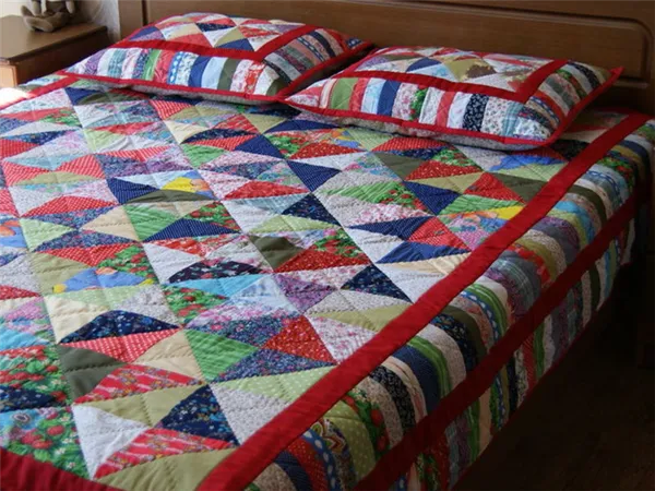 лоскутное одеяло в спальне