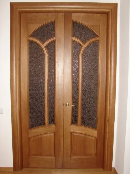 филенчатые двери со стеклянными элементами