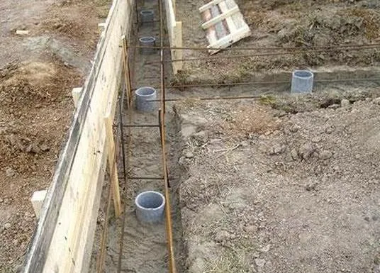 заливка бетона в асбестоцементную трубу для фундамента