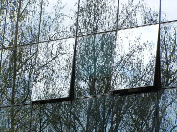 сильнозеркальное стекло “рефлектасол” 