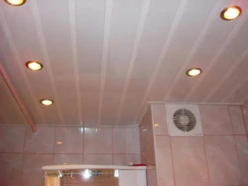 как обшить потолок пластиковыми панелями в ванной. потолок в ванной из пластиковых панелей. 4